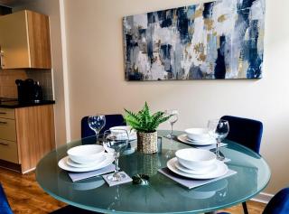 Premium Glasgow City Centre Apartment - 8