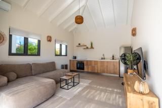 Emma Luxury Pool Suites Resort - 8