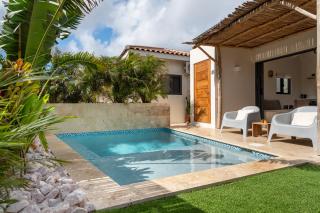 Emma Luxury Pool Suites Resort - 1
