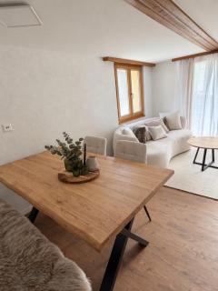 Neue Wohnung mit Balkon & nahe Bushaltestelle nach Saas-Fee - 3