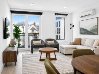 Spacious 3BR / 2BA | Parking - 0