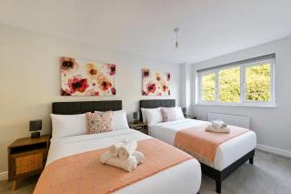 4 bed home, Sleeps 10, Parking, Luton Airport - 8