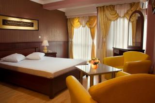 King Hotel - Pejë - 9