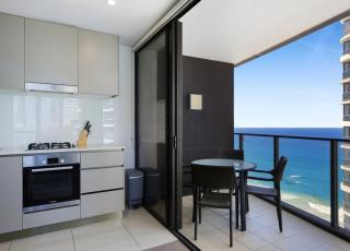 Wonderful 2-Bed with Pool, Gym & Scenic Views - 9