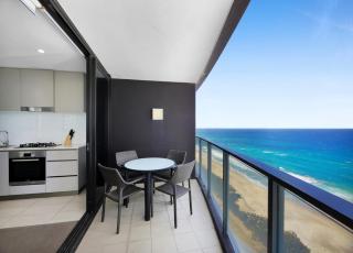 Wonderful 2-Bed with Pool, Gym & Scenic Views - 2