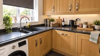 Central Coventry 3BR 2 baths Parking x 2 - 1