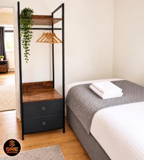 2 bed House - Free parking! - 4