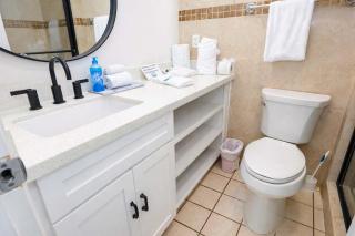 Saida Royale Beachfront 10th Floor 2BR 3 Pools - 2