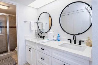 Saida Royale Beachfront 10th Floor 2BR 3 Pools - 1