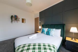 Luke Stays - Grace Street - 9