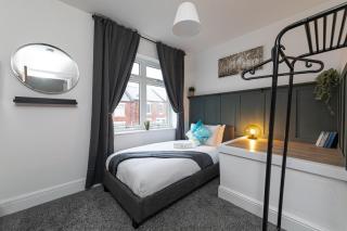 Luke Stays - Grace Street - 7