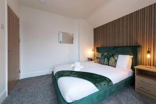 Luke Stays - Grace Street - 8
