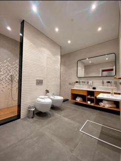 Crown Boutique Hotel - 8