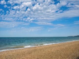 Sea view luxury apartment sleeps 5 - fast wifi - off street parking - contractors dream - 2