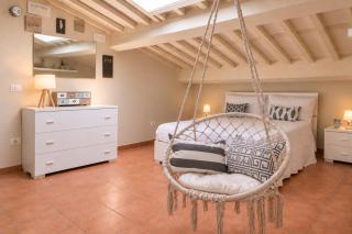 White Attic Lucca - 0