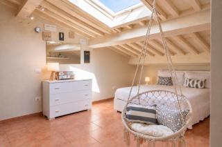 White Attic Lucca - 9