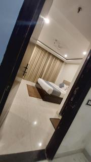 HOTEL NEW LYCORIS Inn Zirakpur Near Chandigarh Railway Station !! Free Parking & Best Choice RJ Tourists - 7