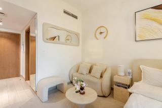 Luxury Studio Burj Khalifa View - 7