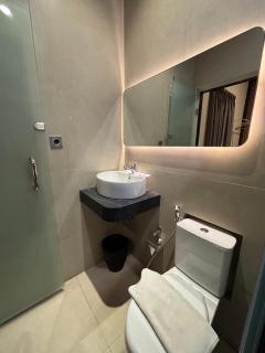 Spot 43 Cafe and Hotel - 9