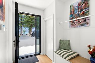 Harborview Modern 2-Bedroom Apartment 11A - 5