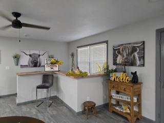 'Honey Bee' Family Home in Columbus, Nebraska! - 5