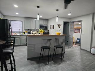 'Honey Bee' Family Home in Columbus, Nebraska! - 3
