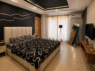 Premium 1BHK Stylish Elegant Cozy - 0