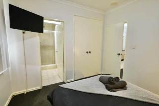 Central Perth 2BR Stay Pool, Gym & Parking - Perth - 1