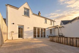 Stylish Portrush Home Near Beach & Golf - 0