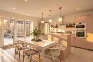 Stylish Portrush Home Near Beach & Golf - 4