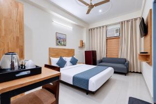 Cloud Bay Hotels - Sector 69 - 1