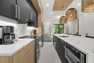 Papaya Place - 2