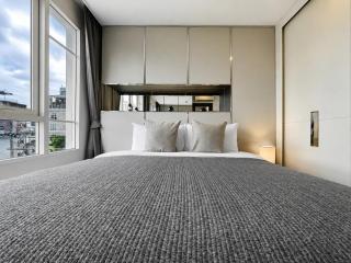 Modern Stay Near ICONSIAM l Steps to BTS Krung Thon Buri l Ultra Fast WiFi - 9
