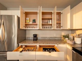 Spacious 3BR Apartment AC 2 Parking Spots - 9
