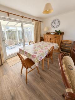 Stockwood - 3 bedroom bungalow, sleeps 6, dog friendly, - 2