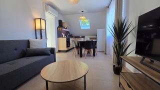 Le 5 Lalo by Le Pommeil - 0