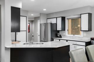 Large 4bdrm mtn-view condo, hot tub on bike path! - 9