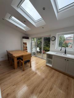 House Sleeps 6 with Enclosed Garden - 9