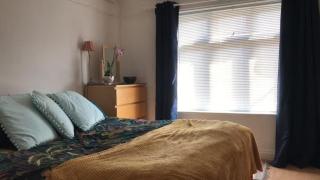 House Sleeps 6 with Enclosed Garden - 2