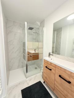 Contemporary Apartment Bright & Equipped - 8