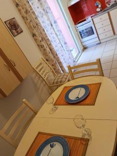 2 single beds - 3