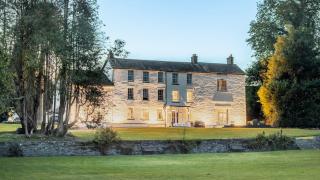 Sleeps 21 Private spa Winter weekends available - 9