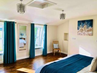 Sleeps 21 Private spa Winter weekends available - 8