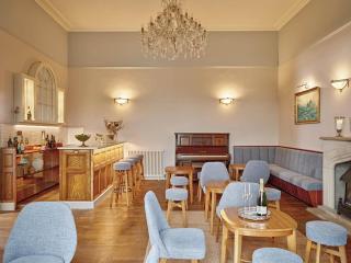 Sleeps 21 Private spa Winter weekends available - 1