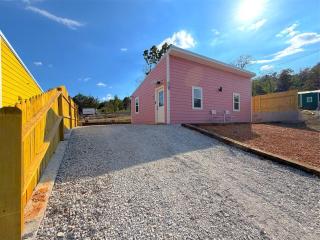 Pink House in Holiday Island - 9