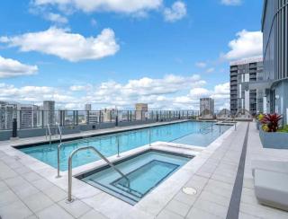 34th Floor Luxurious 1BR - Epic View & Top Location - 8