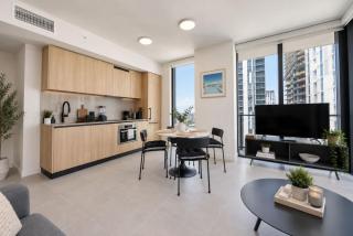 34th Floor Luxurious 1BR - Epic View & Top Location - 3