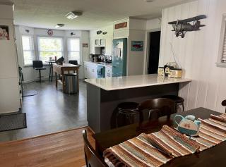 Pilot's Cove Lake House - 4