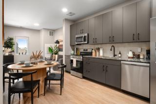 Modern Duck Island 1 BD Near Food, Drinks with Free Parking - 0