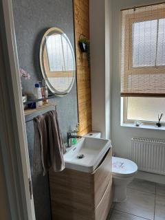 Comfortable Double Room in Leeds - 6